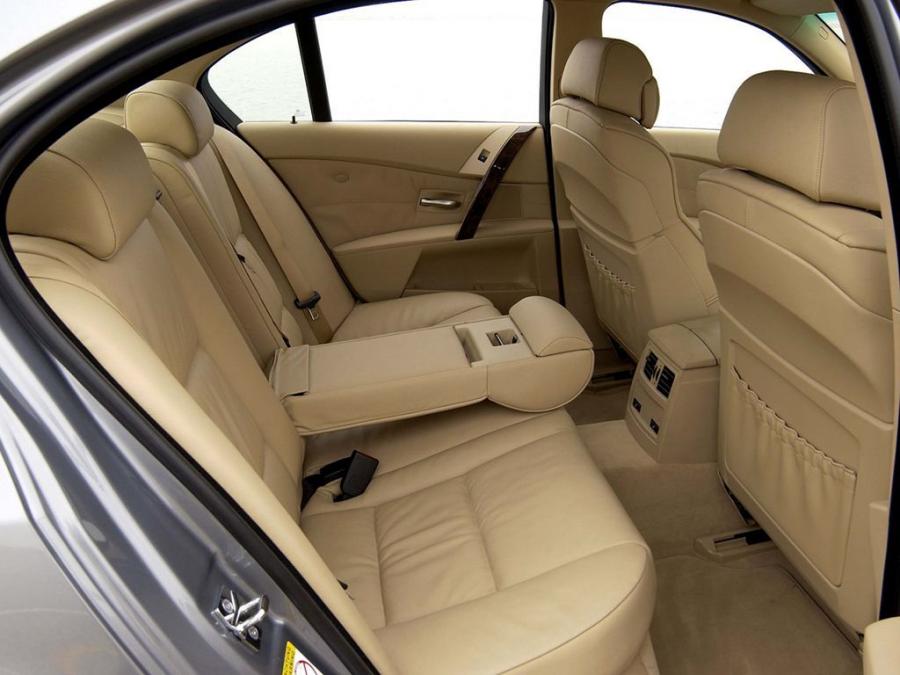  BMW 545i Sedan 2003 года  (ZA) (фото 3 из 7)
